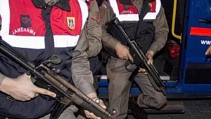 JANDARMA 3 ADRESE OPERASYON DÜZENLEDİ