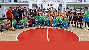 BASKETBOL ŞAMPİYONLARI KUPALARI KAPTI