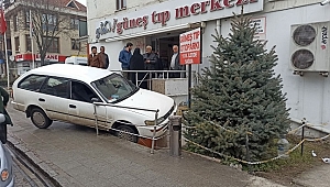 DENGESİZ SÜRÜCÜ HASTANEYE DALDI