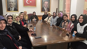 AK KADINLAR KORONAVİRÜS RİSKİNİ ÖNEMSEMEDİ