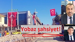 BAYRAĞA SAYGISI YOK.. BU NASIL BİR MÜDÜR?