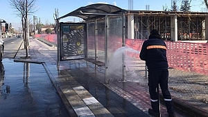OTOBÜS DURAKLARI TEMİZLENDİ