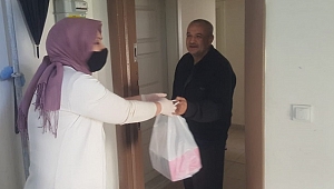 BELEDİYEDEN VATANDAŞLARA SÜRPRİZ DOĞUM GÜNÜ PASTASI