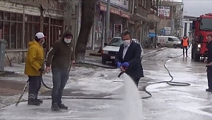 CUMAYERİ CADDELERİ TEMİZLENDİ