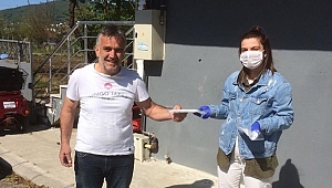 CUMAYERİ'NDE MASKELER DAĞILIYOR