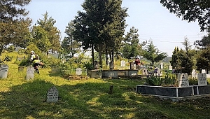BAYRAM ÖNCESİ MEZARLIKLAR TEMİZLENDİ