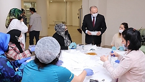 BELEDİYE GÜNDE 21 BİN MASKE ÜRETİYOR