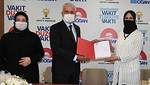 AK PARTİ KADIN KOLLARI'NDA BAYRAK DEĞİŞİMİ