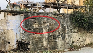 ANTİK TAŞLARLA DUVAR ÖRÜLMÜŞ