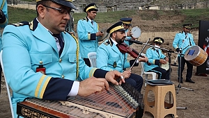 ATATÜRK, SEVDİĞİ ŞARKILARLA ANILDI