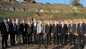 MHP VE AK PARTİ HEYETİ ANTİK KENTİ GEZDİ