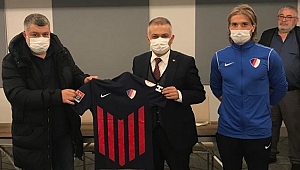 DÜZCELİ VALİ’DEN DÜZCESPOR’A ZİYARET