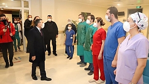 VALİ'DEN SAĞLIKÇILARA YENİ YIL ZİYARETİ