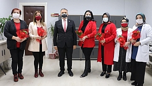 ÖZEL İDARE KADIN ÇALIŞANLARINA KIRMIZI KARANFİL