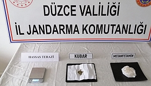 İSTANBUL'DAN GETİRDİĞİ UYUŞTURUCUYU SATAMADAN GİŞELERDE YAKALANDI