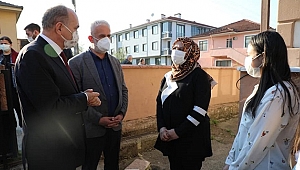KESKİN VE ÖZLÜ KAPIDA DERT DİNLEDİ