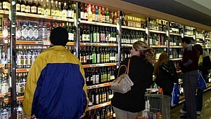 MARKETLERDE ALKOLLÜ İÇKİ SATIŞI YAPILIYOR