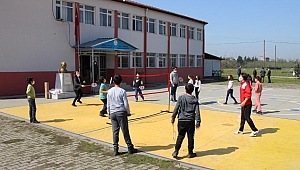 “UZAKTAKİ KÖYE” BADMİNTON DESTEĞİ