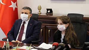 VALİ ATAY KOLTUĞUNU ECRİN'E DEVRETTİ