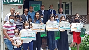 YEŞİLAY ÖĞRENCİLERİ ÖDÜLLENDİRDİ