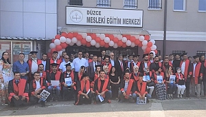 MESLEKİ EĞİTİM MERKEZİ MEZUNLARI DİPLOMALARINI ALDILAR
