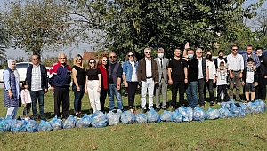DEVA'CILAR PARKTA ÇÖP TOPLADI