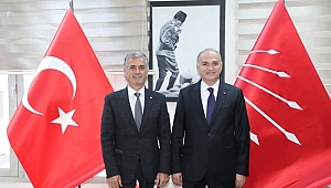 ÖZLÜ'DEN CHP'YE ANLAMLI ZİYARET