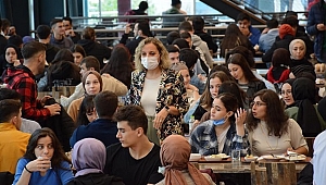 REKTÖR ÇAKAR'DAN ÖĞRENCİLERE SICAK KARŞILAMA