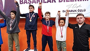 ZAFER KARDEŞLER GÜREŞ TURNUVASINA DÜZCE DAMGASI