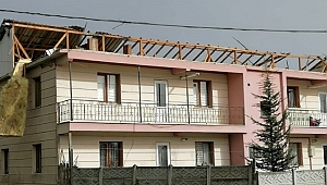 ŞİDDETLİ LODOS ÇATILARI UÇURDU