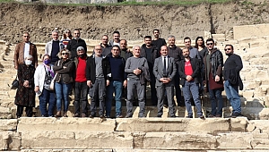 TİYATROCULAR ANTİK TİYATROYA HAYRAN KALDI