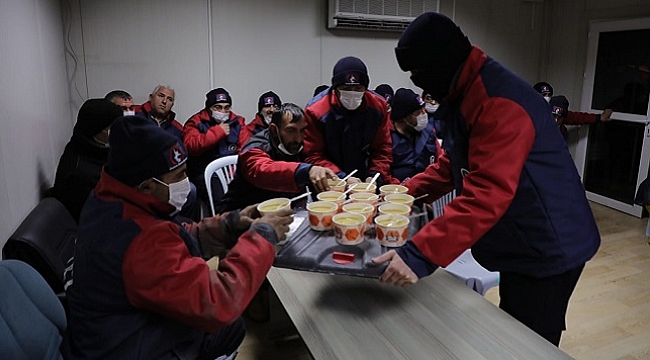 BAŞKAN ÖZLÜ PERSONELE MORAL OLDU