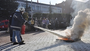 DÜZCE ÜNİVERSİTESİ GÜMÜŞOVA MESLEK YÜKSEKOKULU’NDA YANGIN EĞİTİMİ