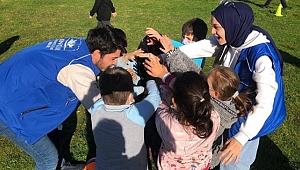 GENÇLİK MERKEZİ ÜYELERİ OKULLARDA KUTLAMA PROGRAMI DÜZENLEDİ