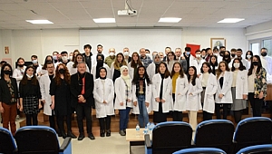 KİMYA BÖLÜMÜ ÖĞRENCİLERİ BEYAZ ÖNLÜKLERİNİ GİYDİLER
