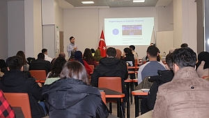 ÖĞRENCİ TOPLULUKLARI YÖNETİCİLERİNE KULÜP YÖNETİMİ EĞİTİMİ