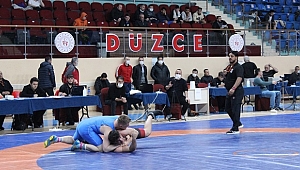 GÜREŞ GRUP MÜSABAKALARI DÜZCE’DE BAŞLADI