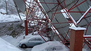 YIĞILCA'DA KAPALI PAZARYERİ ÇATISI ÇÖKTÜ