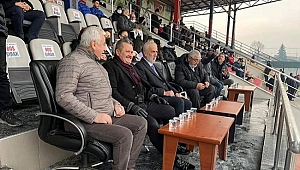 MÜCADELEYİ TRİBÜNDEN TAKİP ETTİLER