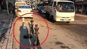 YIĞILCALILAR SATRANÇ TAŞLARINI DUBA YAPTI!