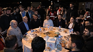 BAŞKAN ÖZLÜ, GENÇLERLE İFTAR AÇTI