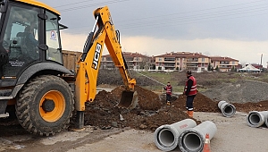 BELEDİYE 10 BİN METRE BORU DÖŞEDİ