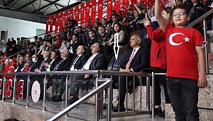 GÖZÜ BOŞ KOLTUKTA KALDI!