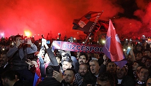 ŞAMPİYON DÜZCESPOR’A COŞKULU KARŞILAMA