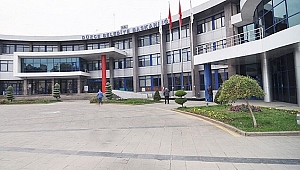FARUK ÖZLÜ BELEDİYE BİNASINI YIKACAK