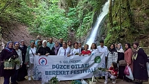 KADINLAR OT TOPLADI