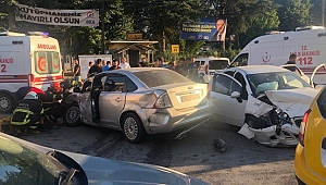 KAVŞAKTA KAZA: 4 YARALI