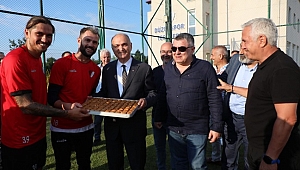 ÖZLÜ'DEN DÜZCESPOR'A BAKLAVA SÜRPRİZİ