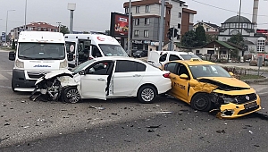 KIRMIZI IŞIK İHLALİ: 2 YARALI