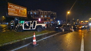 ÖZTÜRKLER KAVŞAĞINDA KAZA. 8 YARALI